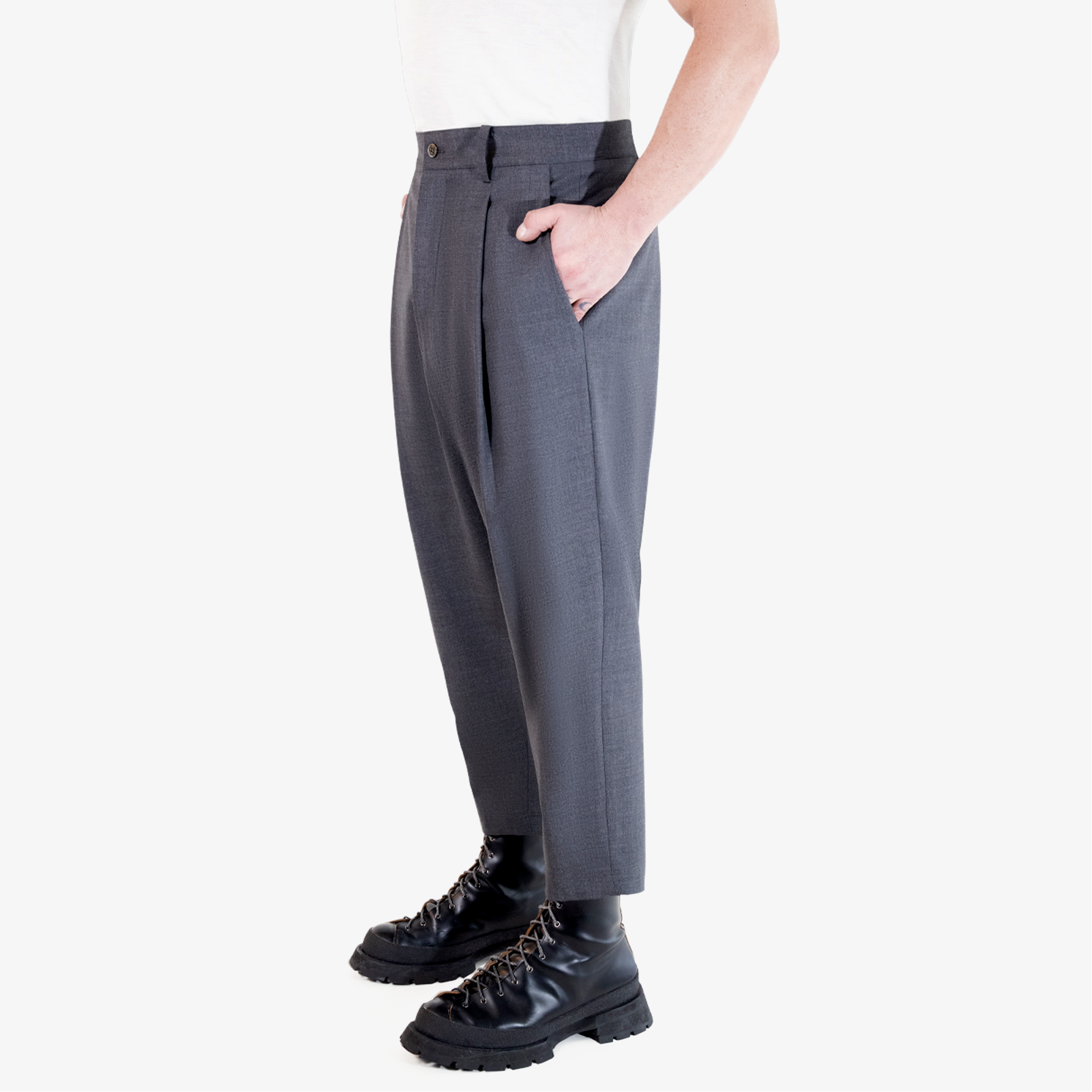 Tapered Leg Wool Pleated Pant
